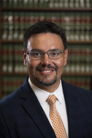 Hector Linares headshot